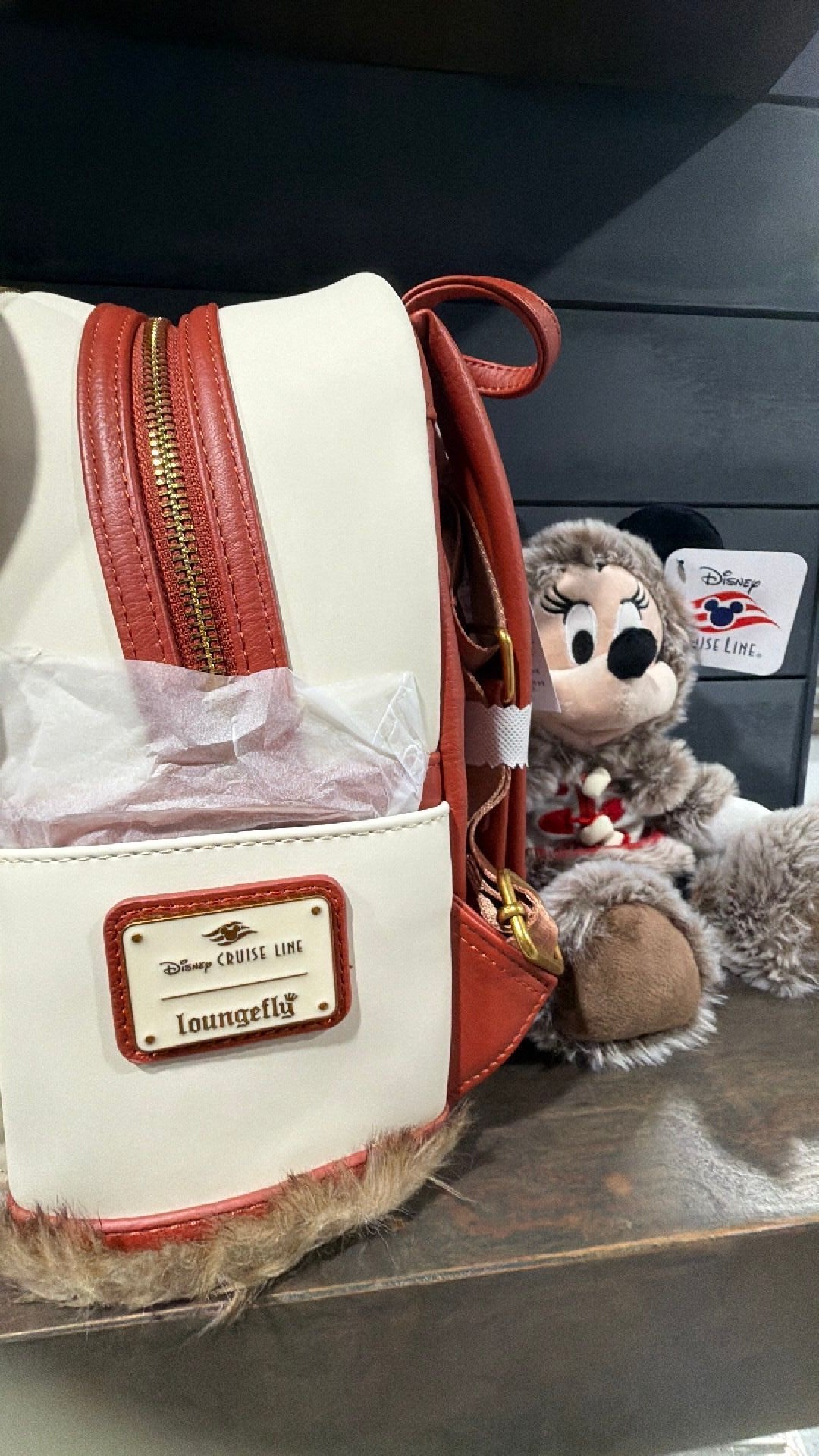 Minnie cruise backpack and plush