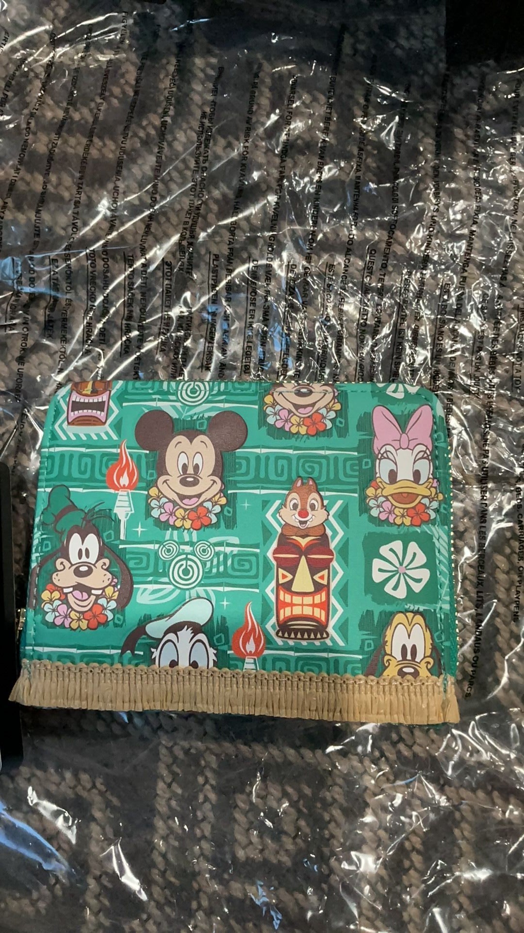 Tiki wallet NWT