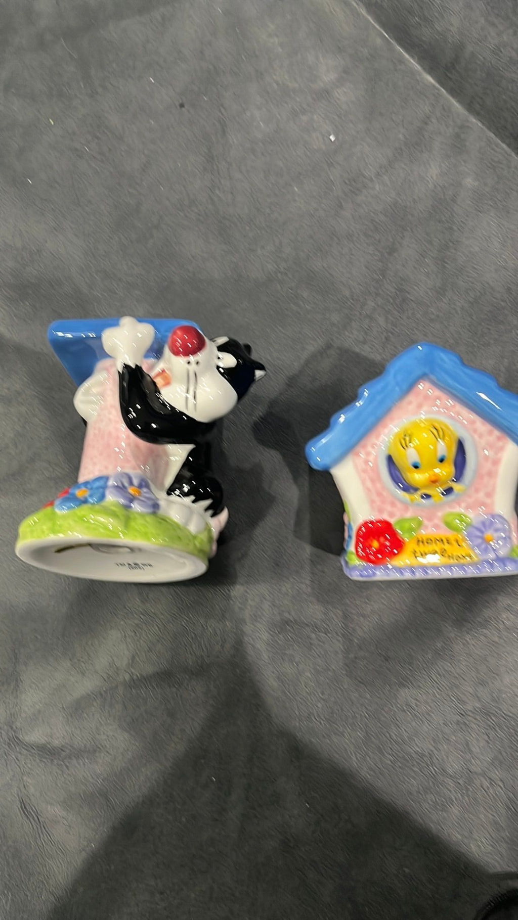 Looney tunes salt and pepper shakers