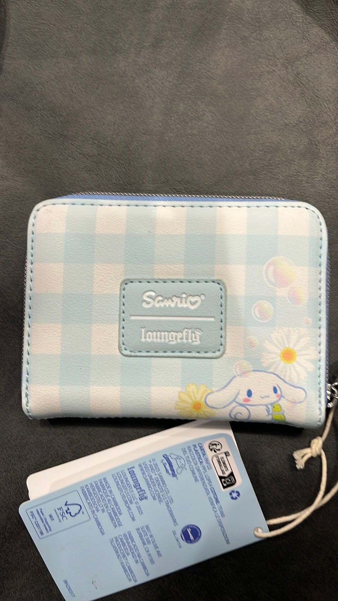 Cinnamon roll wallet NWT