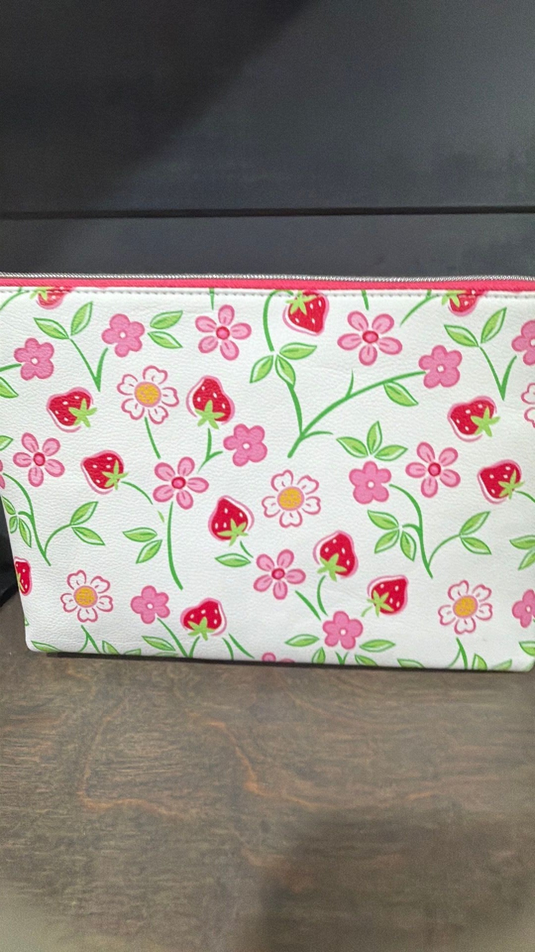 Strawberry shortcake travel bag NWT