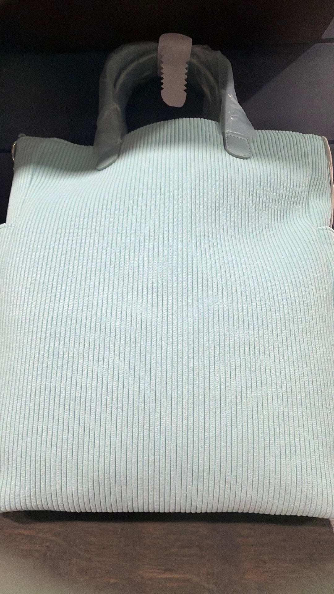 Up tote NWT