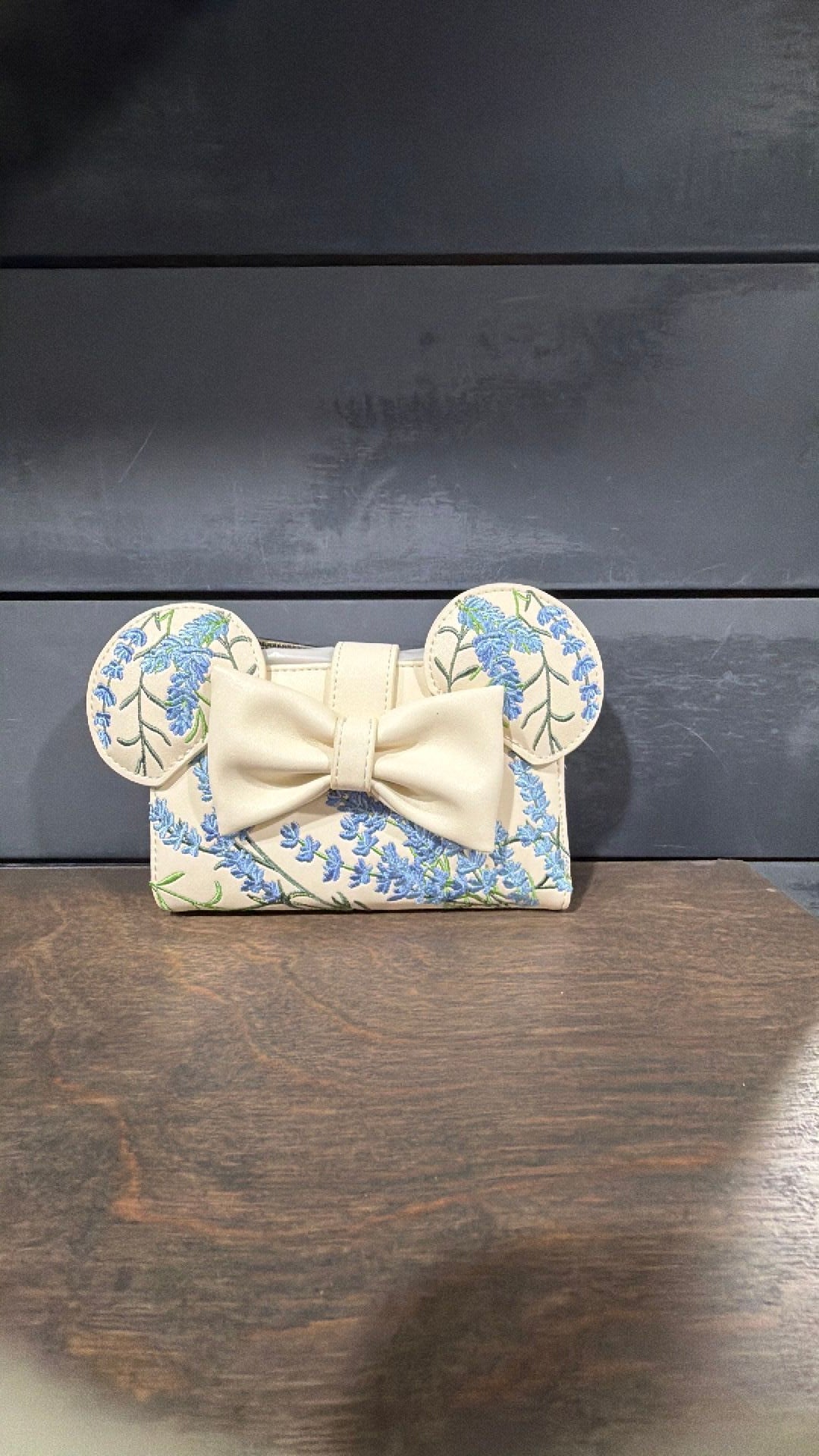 Minnie Mouse wallet NWT