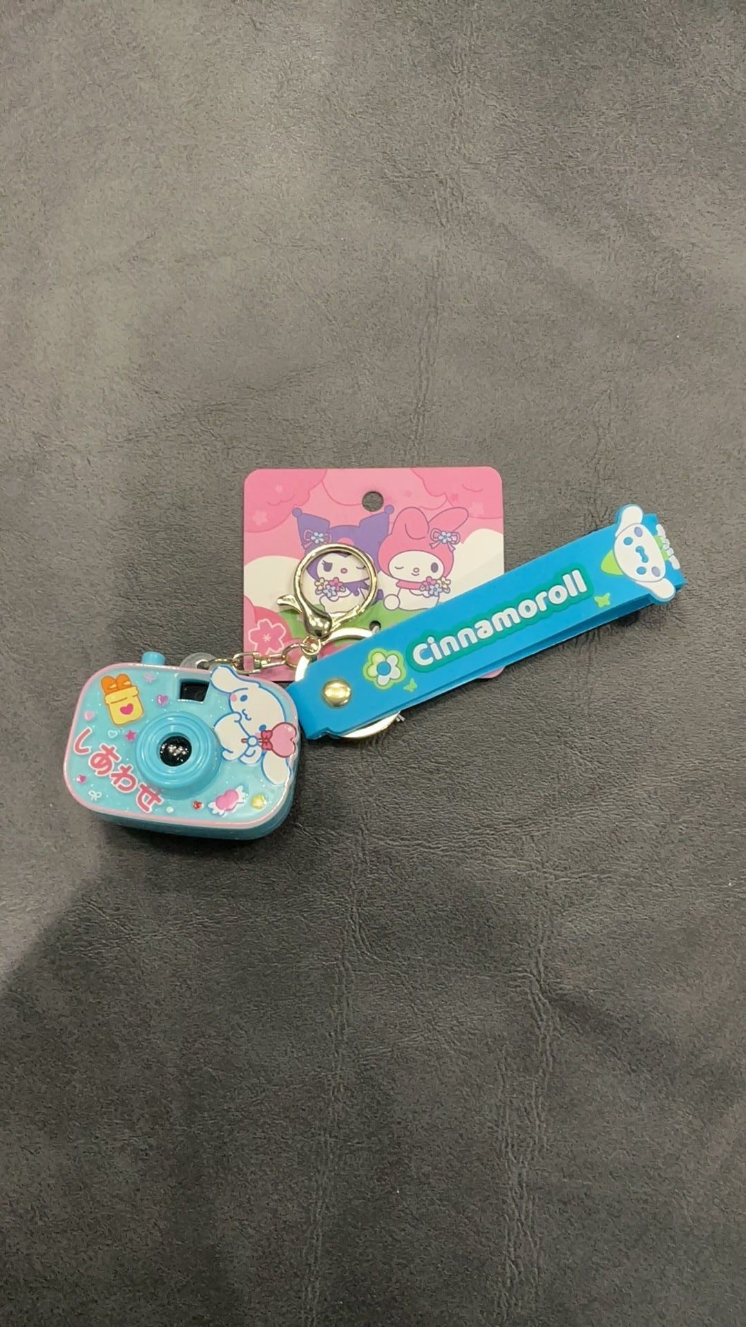 Cinnamon roll keychain camera NWT