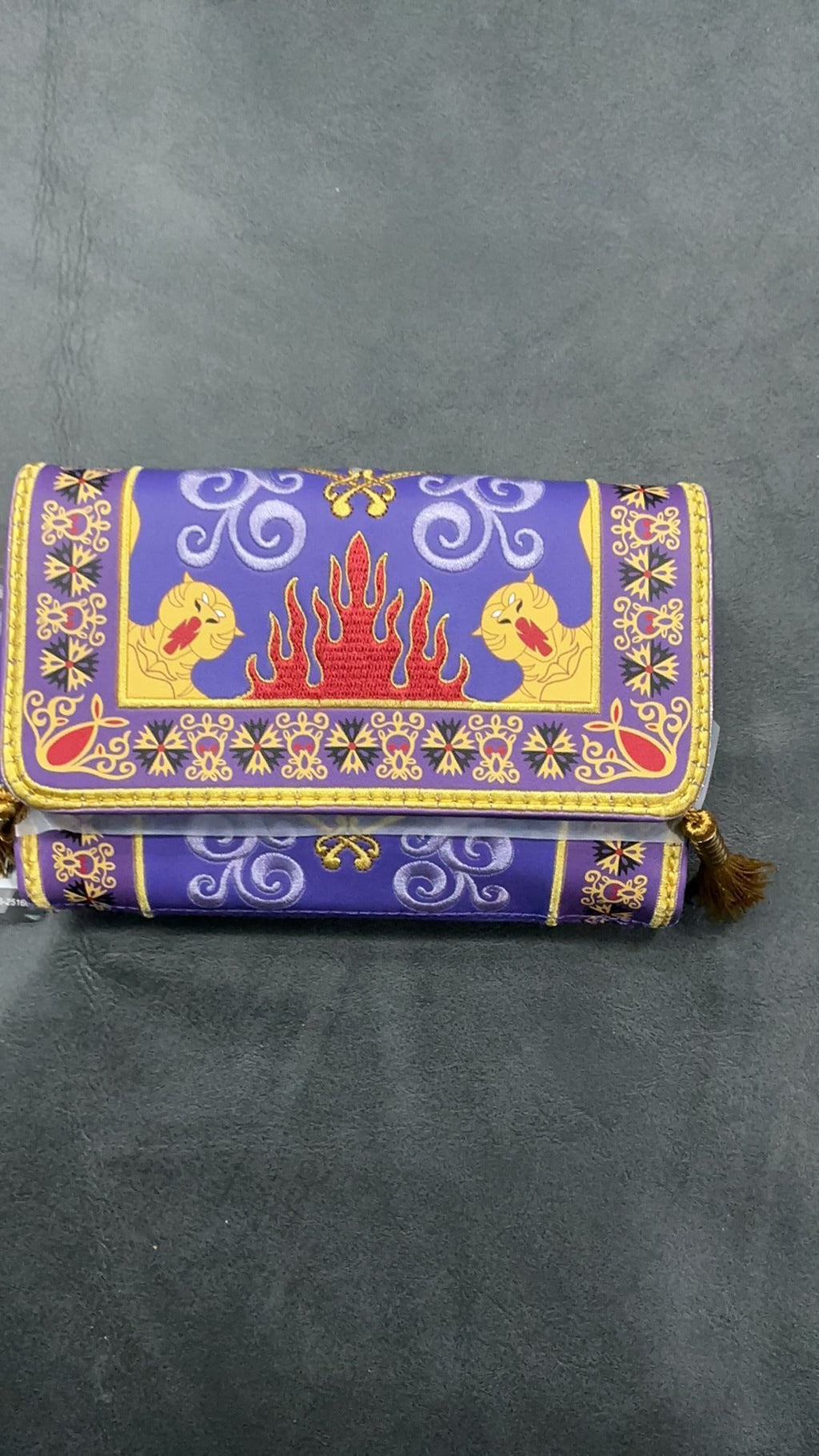 Aladdin wallet NWT