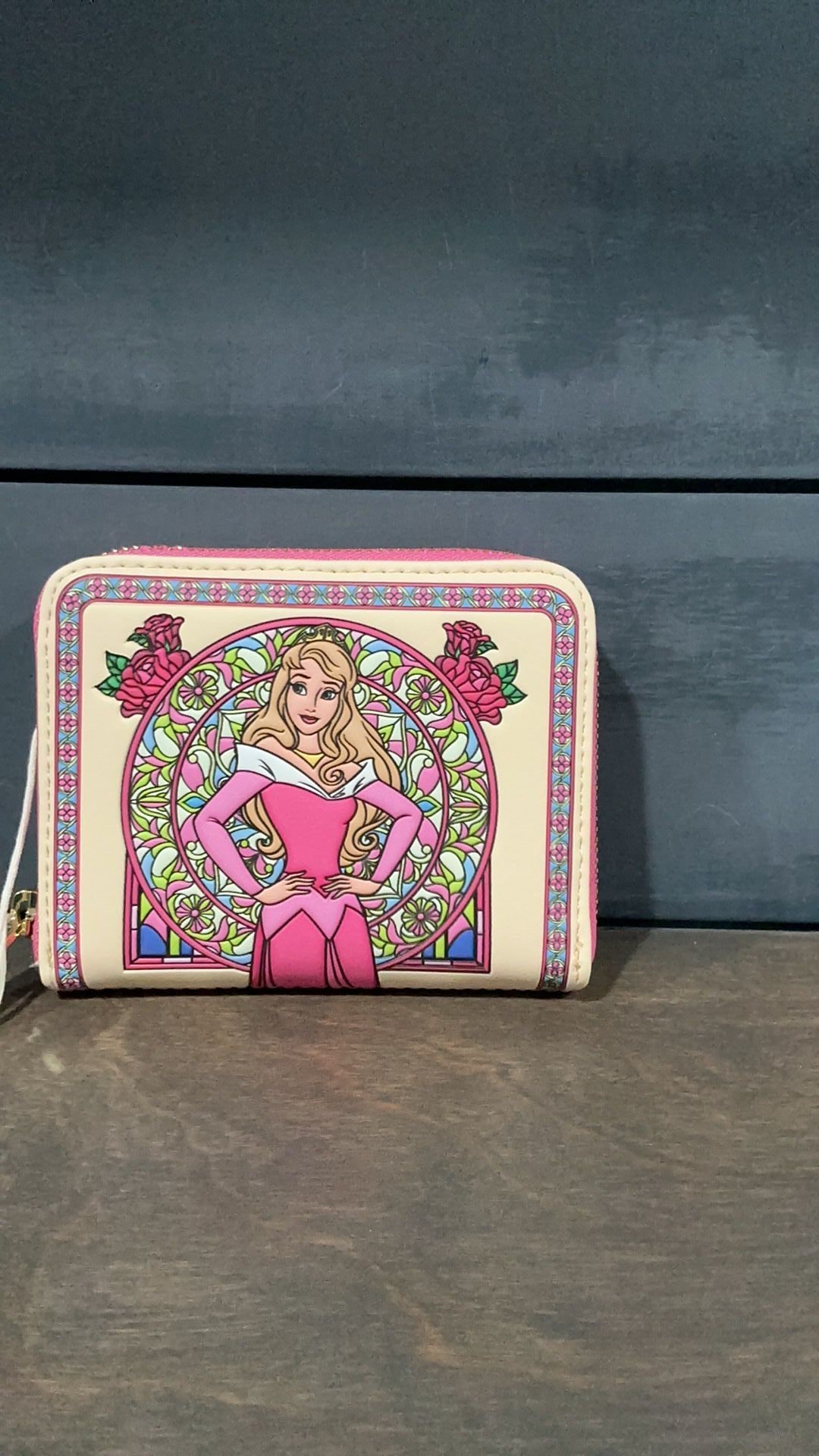 Auroa wallet NWT