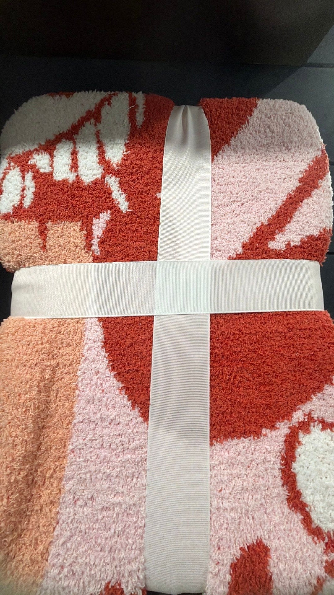 Minnie Mouse throw NWT